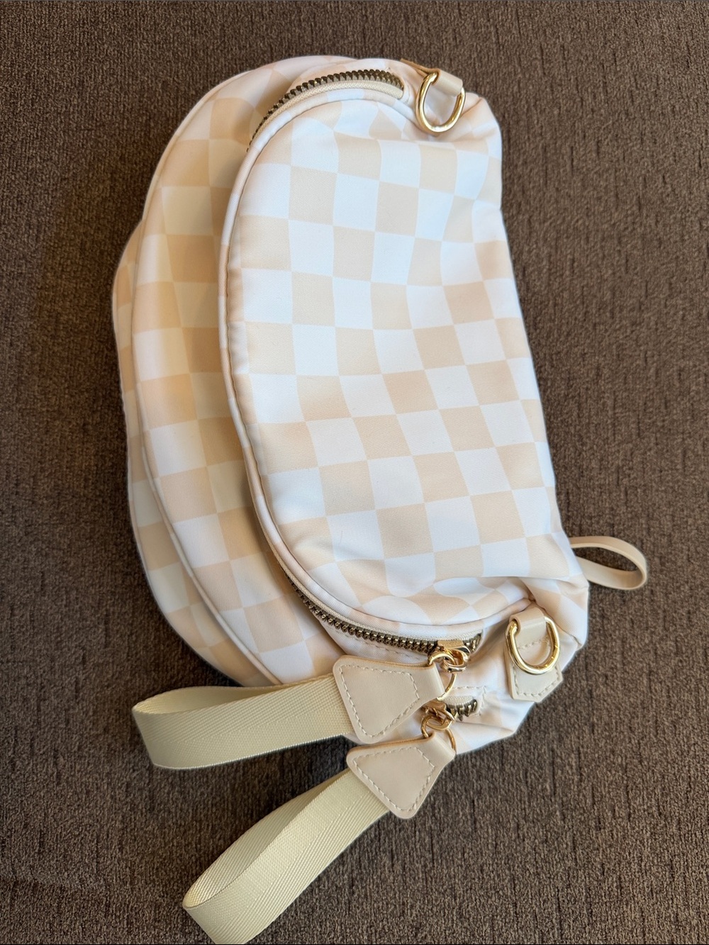 Bum bag with removable strap